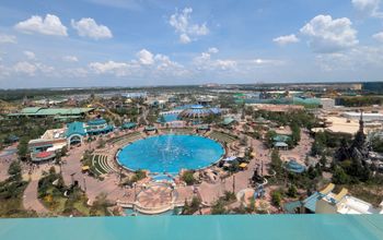 Epic Universe, theme park, Helios Hotel, Helios Bar