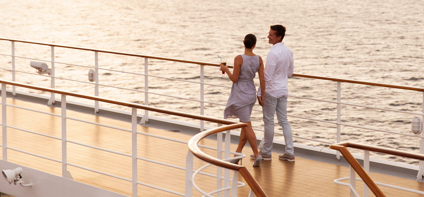 Image: Ditch the usual stress and spend the holidays on a cruise instead. (Photo Credit: Adobe)