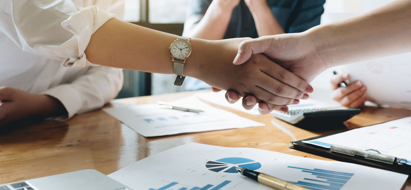 Image: Drew Daly discusses how travel advisors should recognize they are in sales, emphasizing the importance of the initial client interaction. (Photo Credit: Natee Meepian/Adobe)