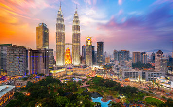 Petronas Towers, also known as Menara Petronas is the tallest buildings in the world from 1998 to 2004. (photo via Rat0007 / iStock / Getty Images Plus)