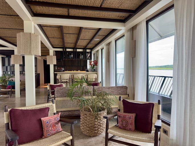 Pure Amazon ship interior. Pure Amazon ship interior.