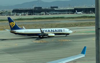 Ryanair plane, airplane, runaway, tarmac,