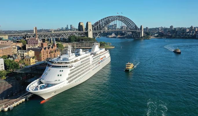 Silversea cruise ship in Sydney Harbour Silversea cruise ship in Sydney Harbour