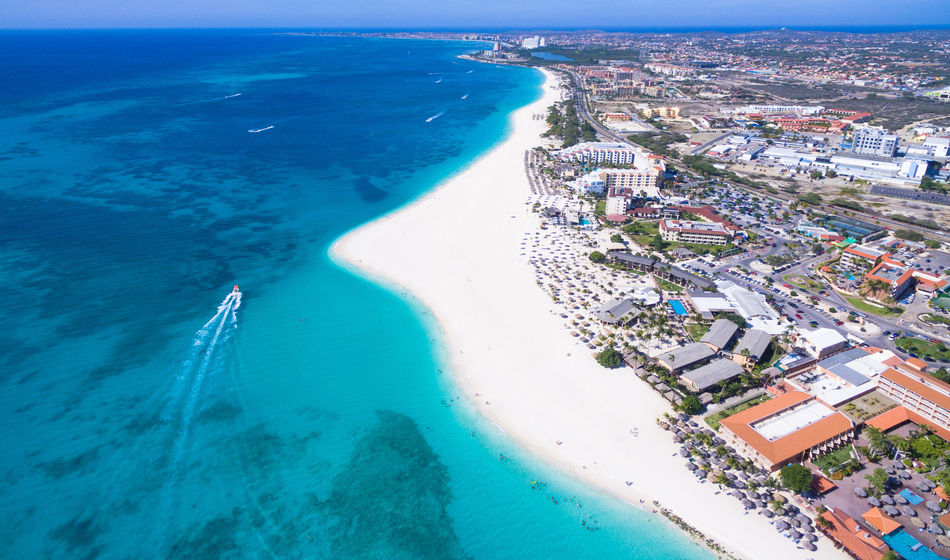 A picturesque Aruban coastline.
